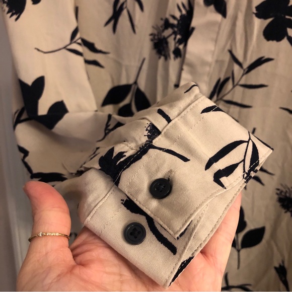 H & M botanical button down. SZ - M - Picture 3 of 10